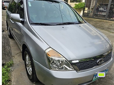 기아 카니발 2013 75km. 330k 페소