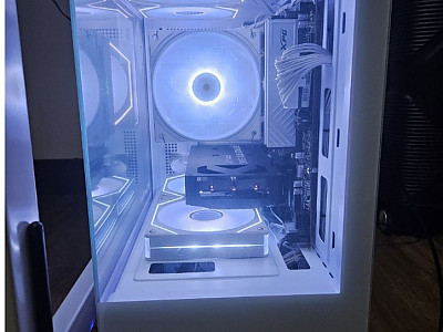 게이밍 PC 판매합니다 (RTX 5060 + R7 5700X)