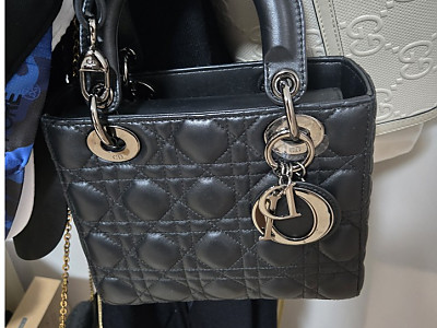 디올 레이디 미디엄 여성가방 팝니다