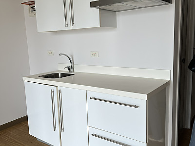 [만달루용]ACQUA PRIVATE RESIDENCES의 발코니가 있는 1베드룸 아파트 임대