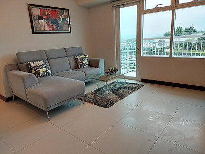 [마닐라] FOR RENT: 2 Bedroom Unit with Baclony and 1 Parking in Two Serendra